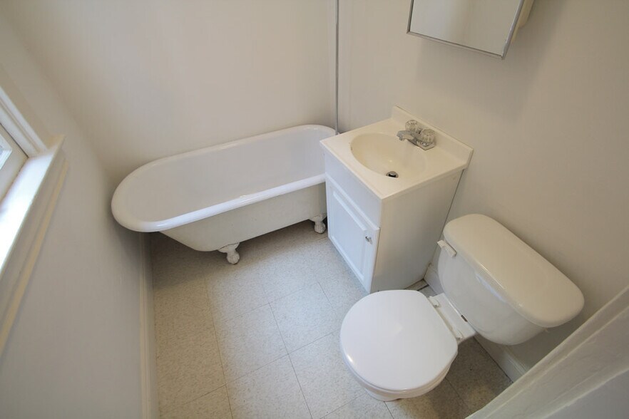 Building Photo - 315 Franklin Ave