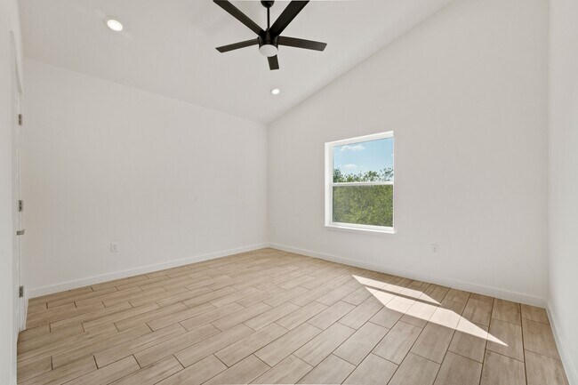 Building Photo - 212 Cooper St