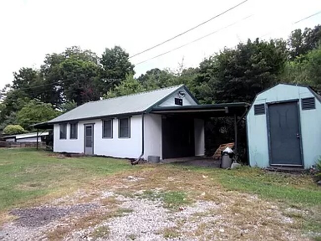 Building Photo - 3079 Hwy 81 S