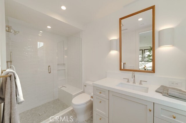 Building Photo - 2820 Bayview Dr