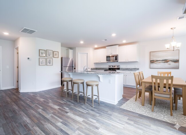 Building Photo - 551 Poppleton Dr