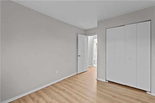Building Photo - Updated Townhome in Virginia Beach