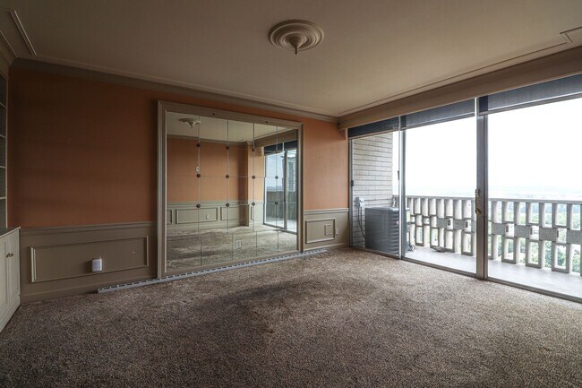 Building Photo - Liberty Towers condo