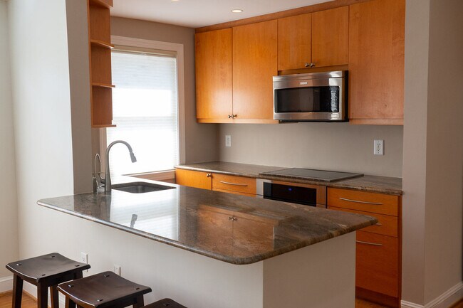 induction cooktop - 7630 Tomlinson Ave