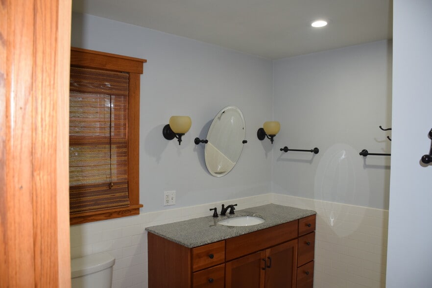 Master bathroom - 67 Union St