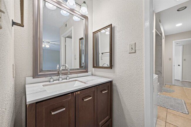 Building Photo - 3303 W Greenridge Dr