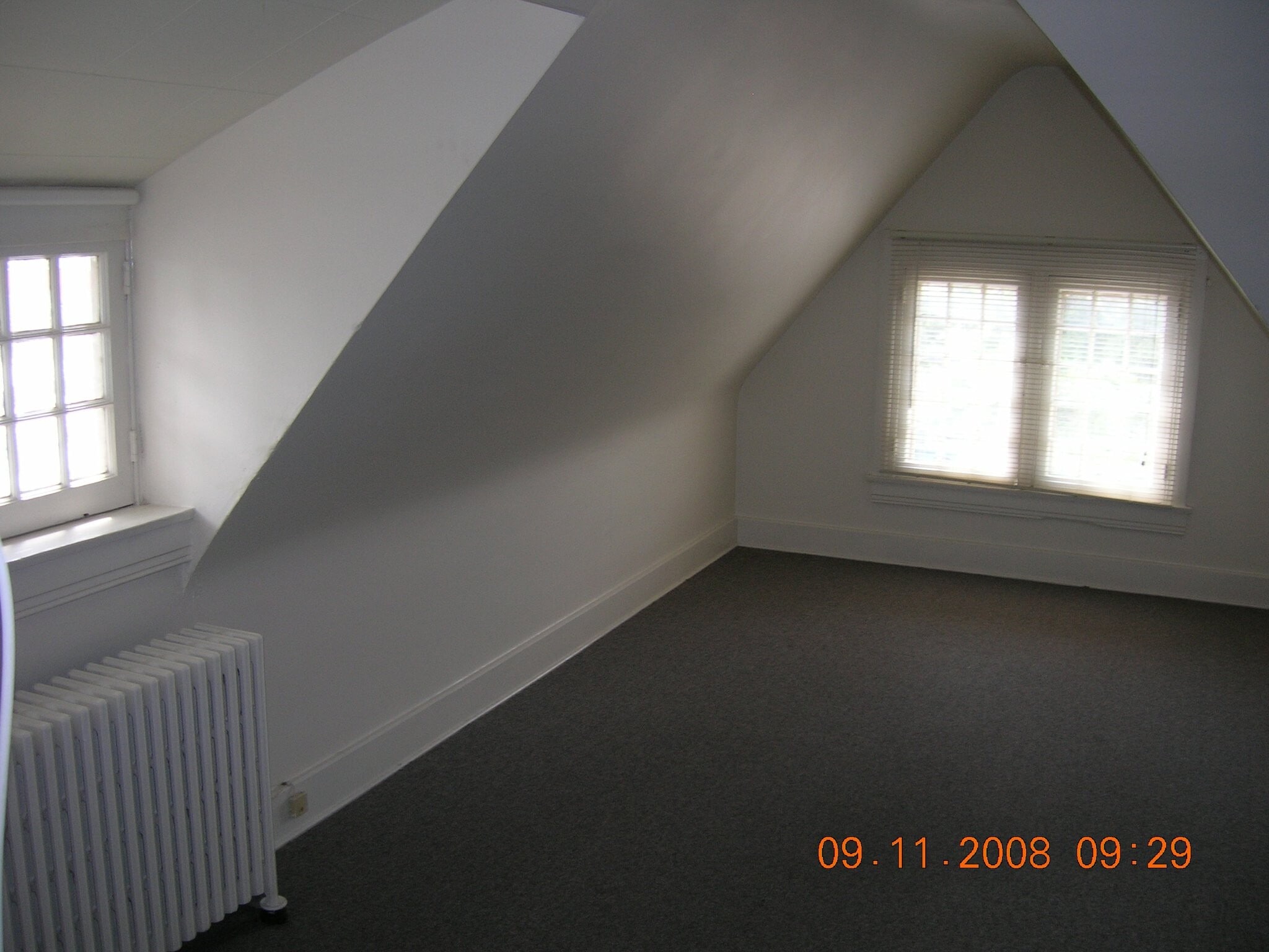 Building Photo - 323 N Hartley St