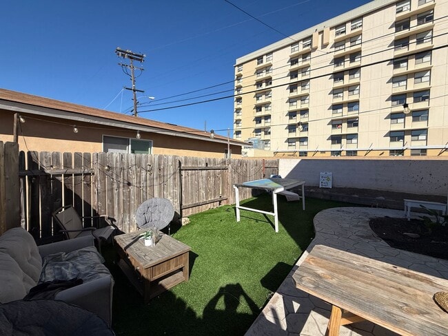 Building Photo - 4 Bed/2 Bath on Mary Lane! (Lease out, pen...