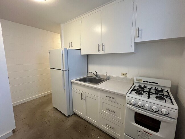 Building Photo - R1171