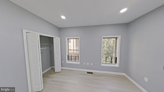 Building Photo - 1831 W Diamond St