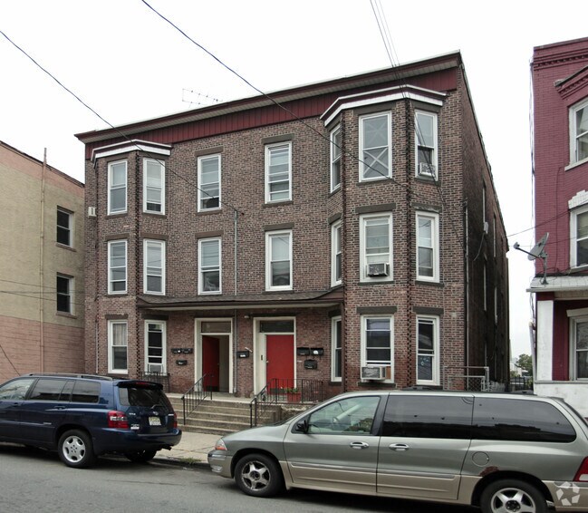 Building Photo - 266-268 2nd St