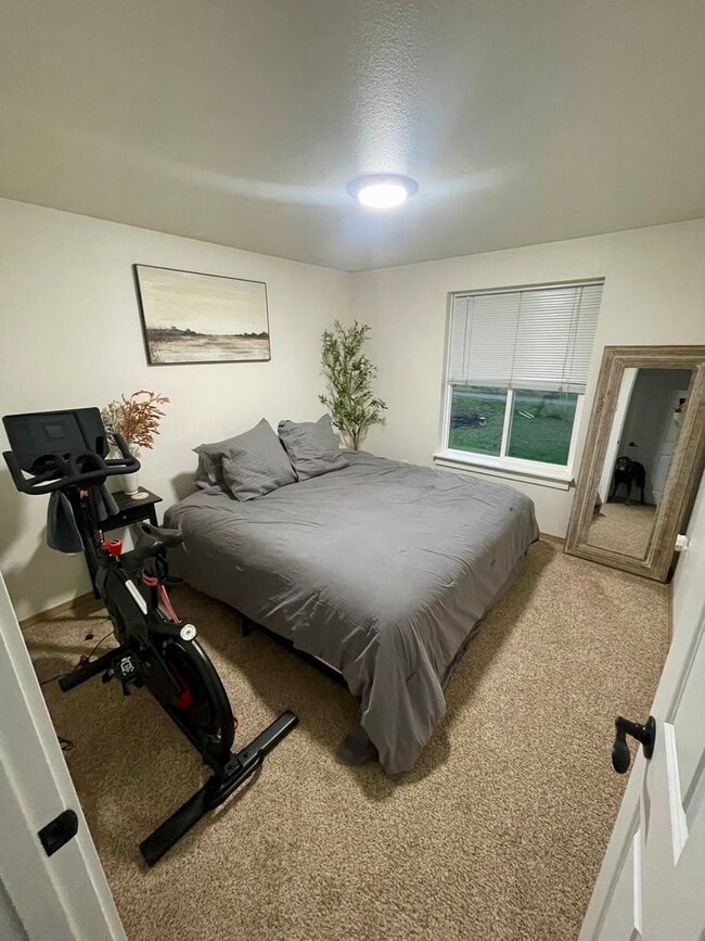 Building Photo - Charming 4-Bedroom with Open Floor Plan & ...