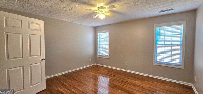 Building Photo - 1055 Livery Cir