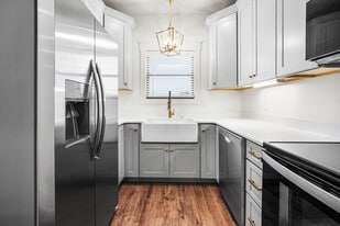 Building Photo - Somerset Parc