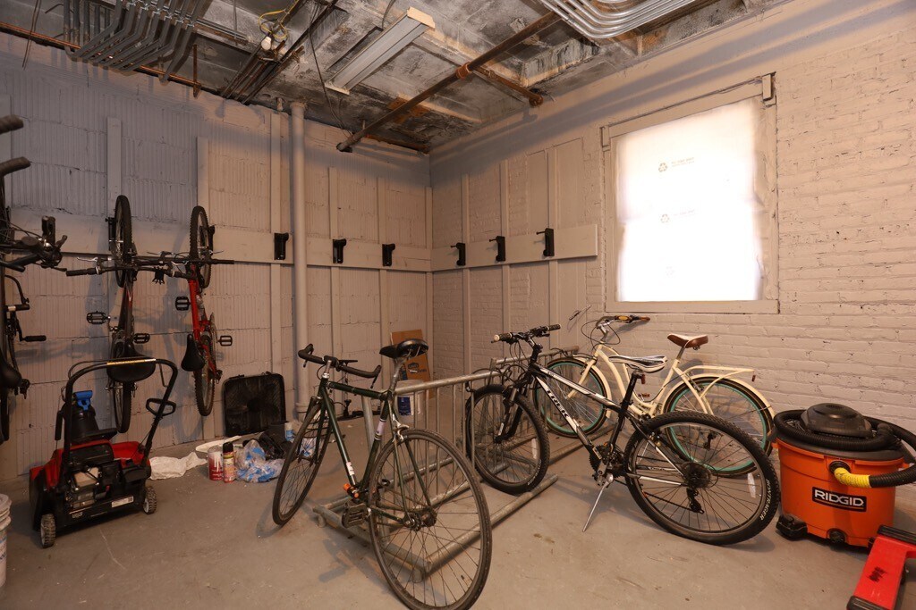 Building Photo - 562 W Arlington Pl