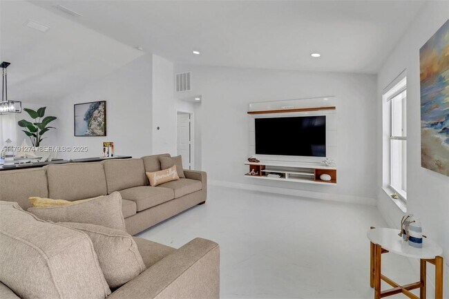 Building Photo - 172 Plantation Cir