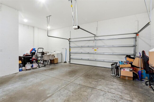 Building Photo - 1859 Treasure Cv