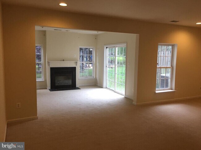 Building Photo - 24656 Kings Canyon Square