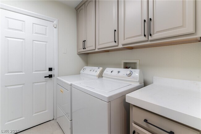 Building Photo - 9632 Staff Ln