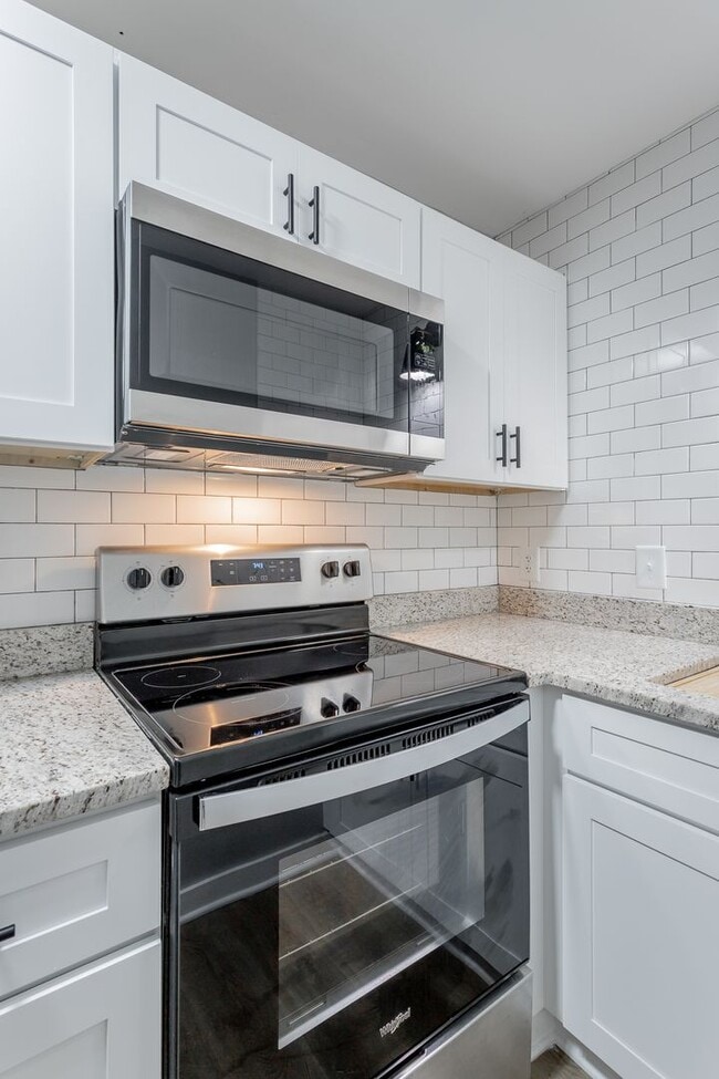 Building Photo - Renovated modern 1 bedroom, 1-bathroom apa...