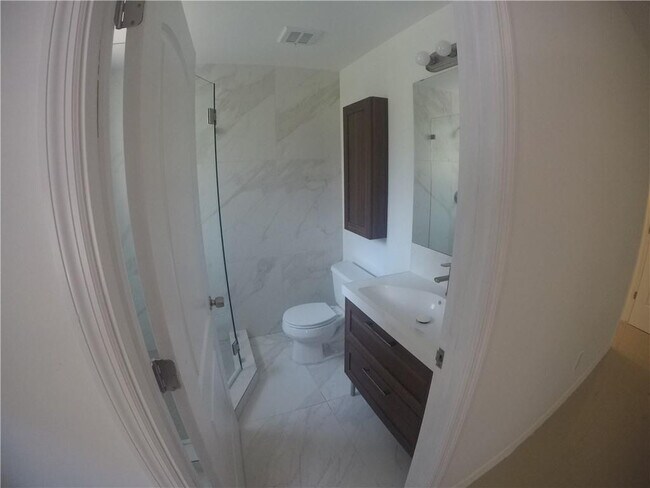 Building Photo - 1611 Michigan Ave