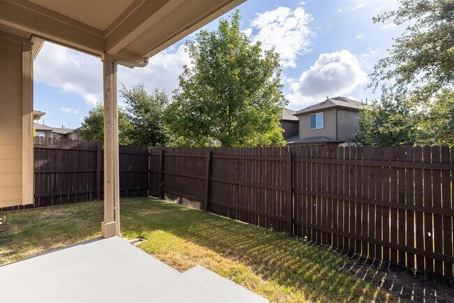 Building Photo - 2880 Donnell Dr