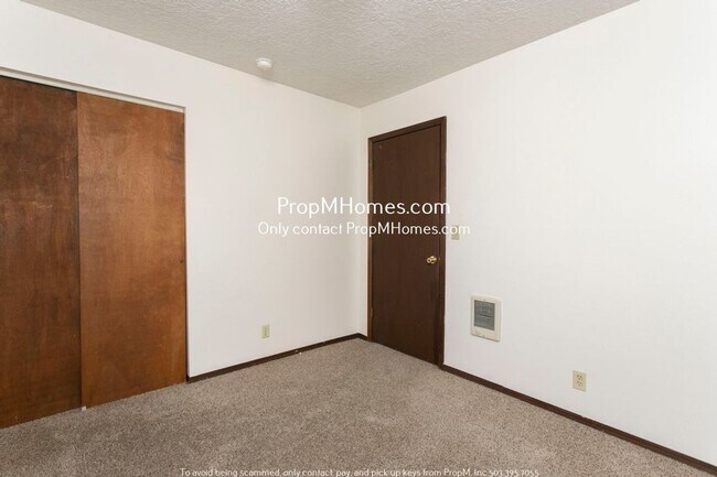 Building Photo - 1102 SE Umatilla St