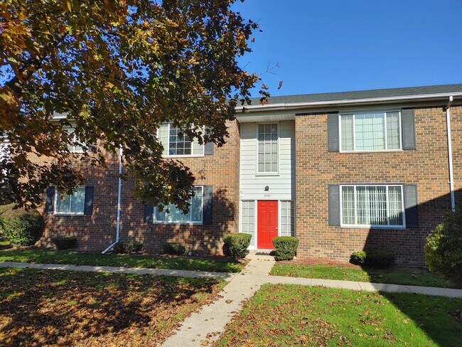 Building Photo - 25312 Shiawassee Cir