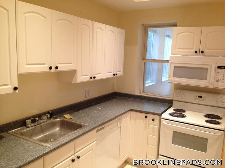 Building Photo - 1801 Beacon St