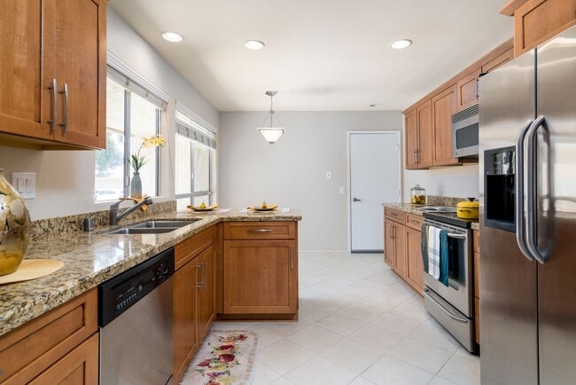 Building Photo - A beautiful Coranado II for Lease