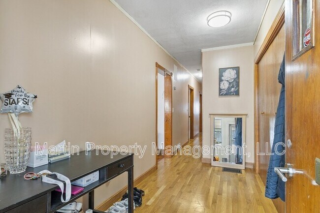 Building Photo - 483 Broadway