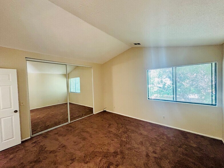 Building Photo - 43242 Cottage Ln