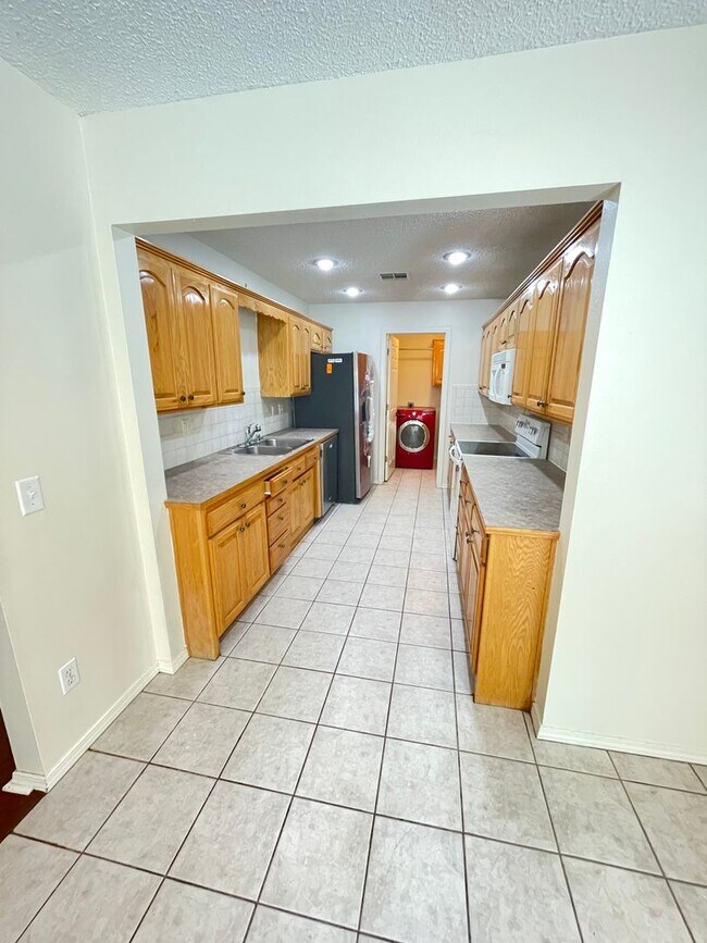 Building Photo - 3 Bedroom/2 Bathroom In Bentonville!!!