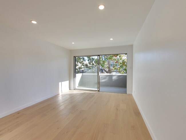 Building Photo - 1504 Newlands Ave