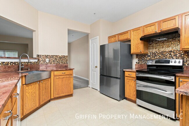 Building Photo - 1302 Ring Bill Loop