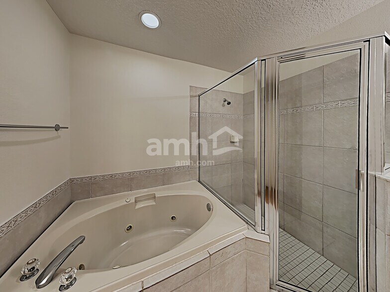 Building Photo - 732 Berry Bramble Dr