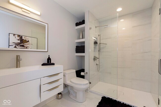 Building Photo - 429 W 86th St