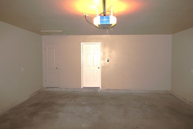 Building Photo - 4616 SE 77th St