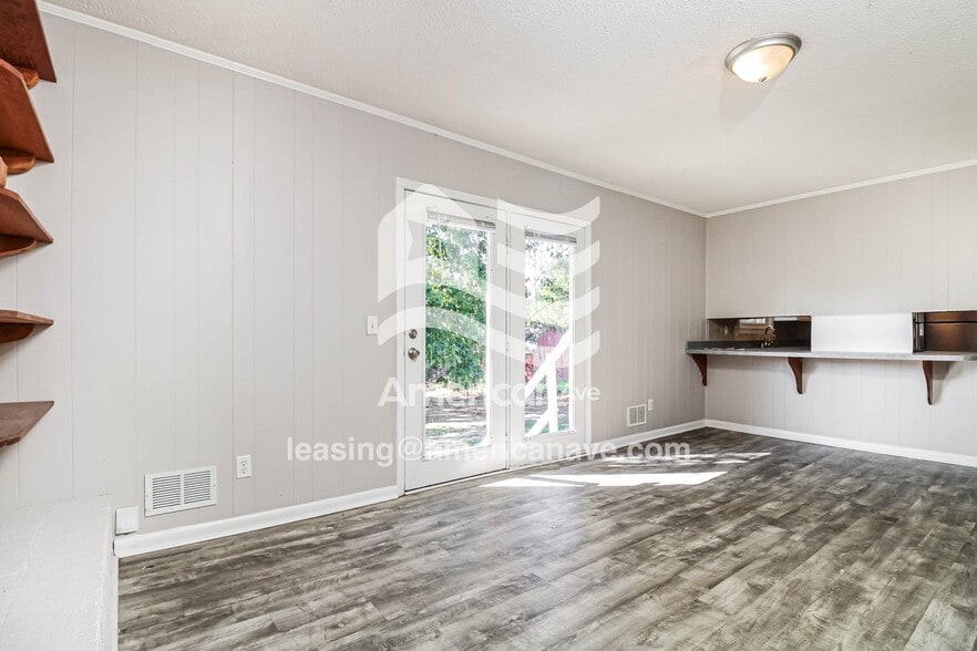 Building Photo - 205 Reseda Dr