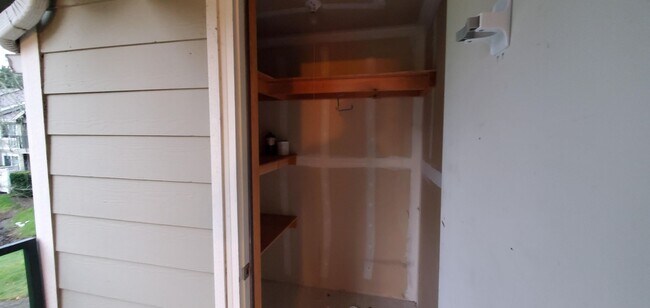 Building Photo - Spacious 2 Bed 1.5 Bath In Old Town Issaquah!