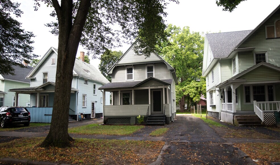 Building Photo - 448 Cottage St