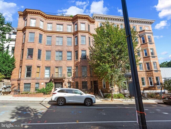 Building Photo - 1417 Chapin St NW
