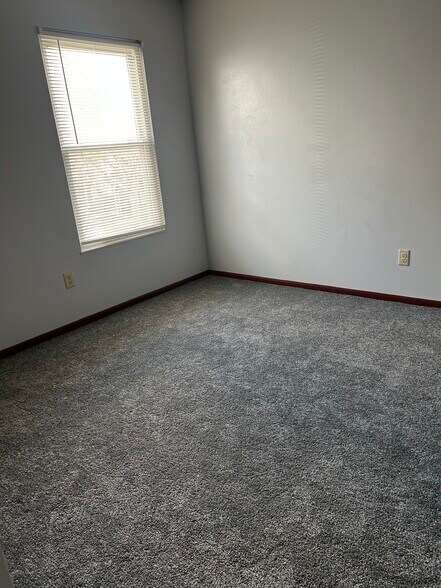 Second bedroom - 4801 Lady Jane Ave