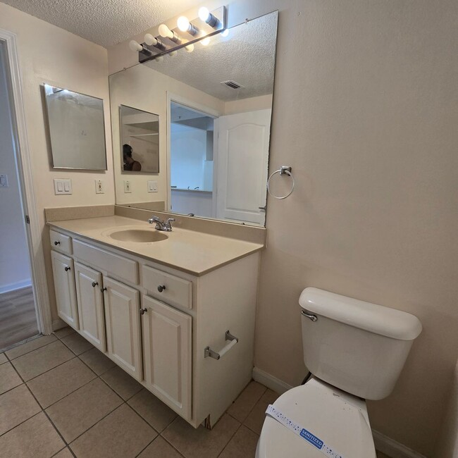 Building Photo - 1 Bedroom Condo for RENT