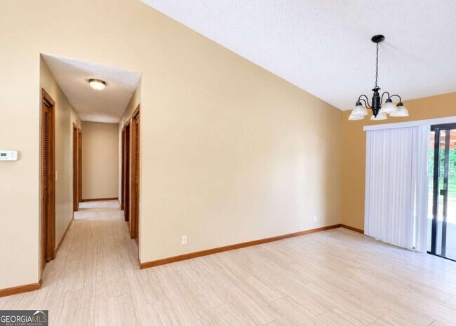 Building Photo - 603 Plantation Village Dr