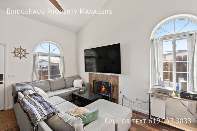 Building Photo - 832 Georgia St