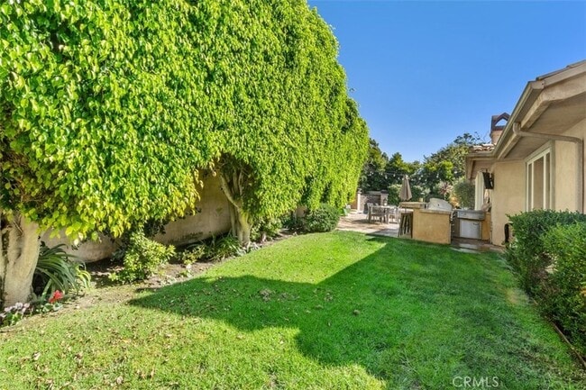 Building Photo - 600 Cliff Dr