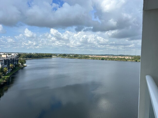Building Photo - 1301 NE Miami Gardens Dr