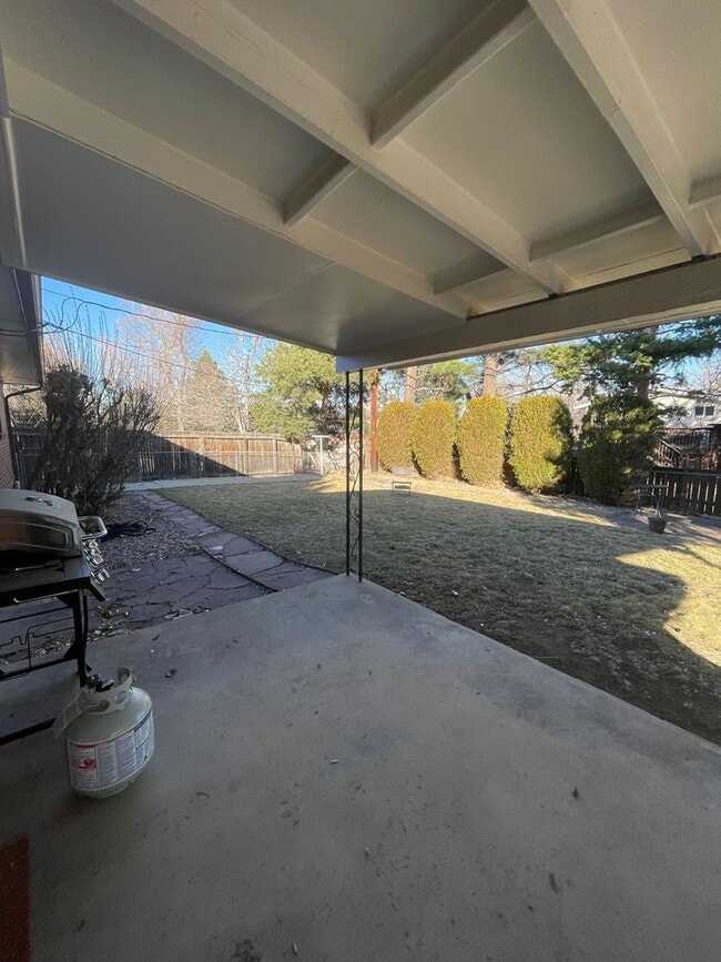Building Photo - Newly Updated 6 Bedroom South Boulder Home