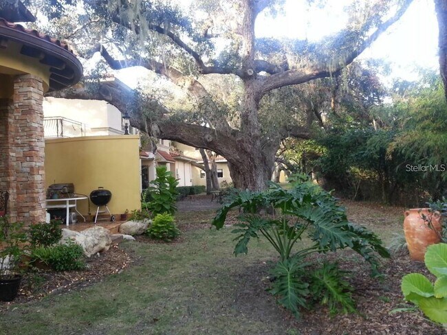 Building Photo - 1953 Freedom Dr